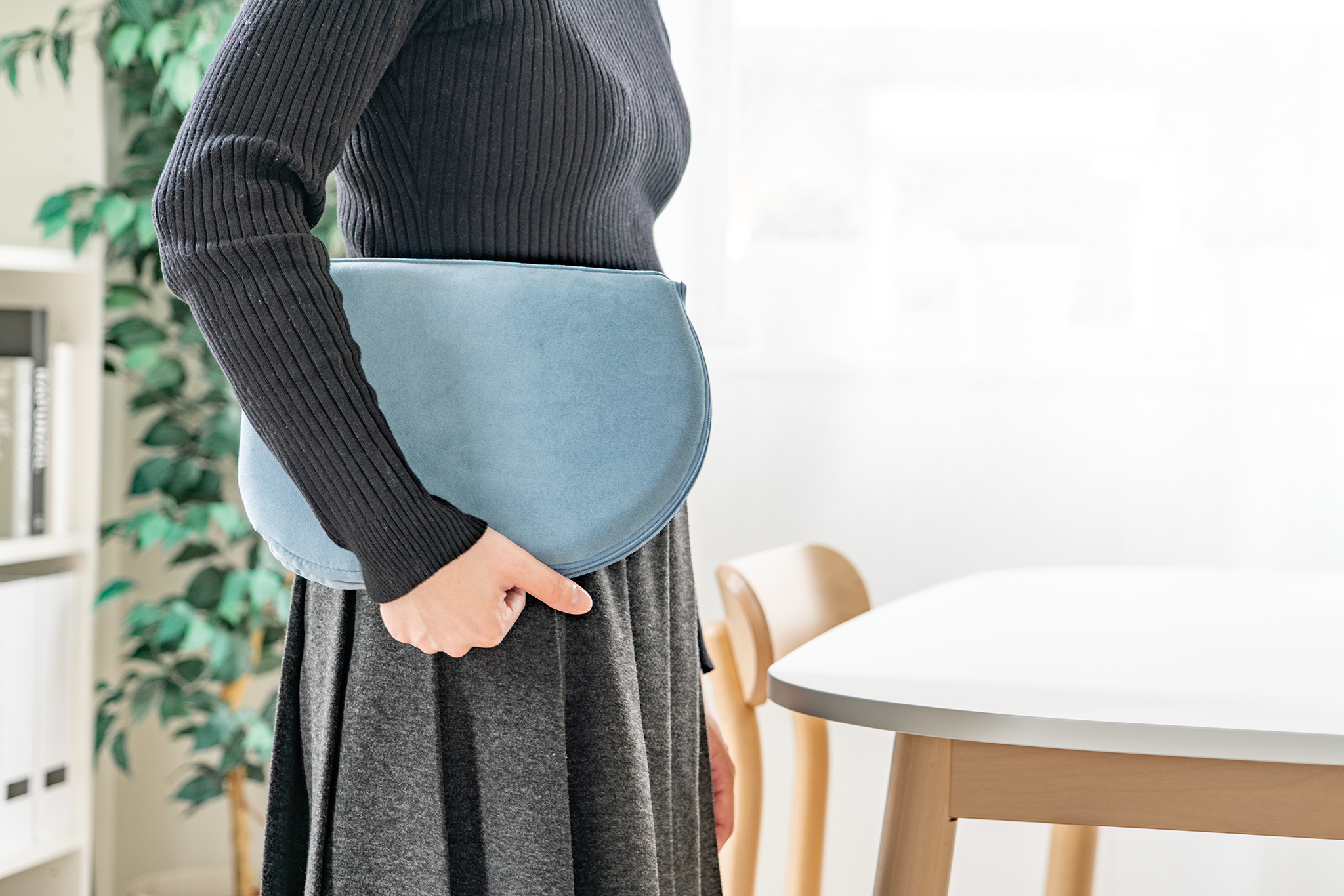 持ち運びしやすいアウルクッション。